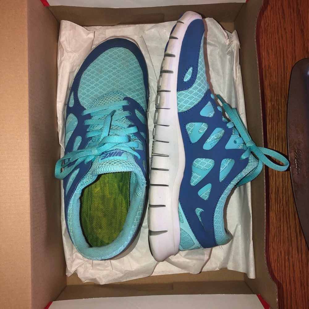 Nike blue tennis shoes